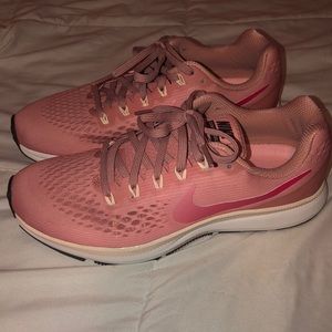 Ladies Pink/Rose Nikes Size 9